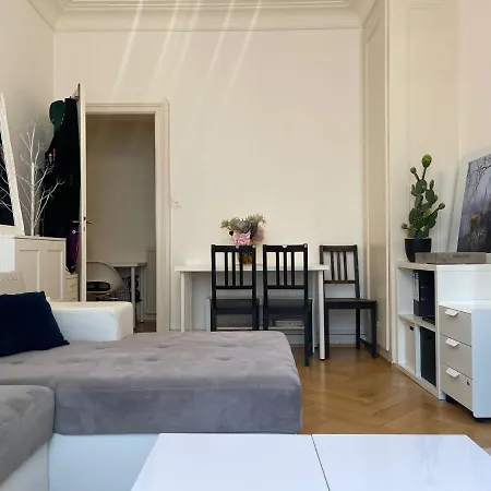 Chambre Geneve ホームステイ